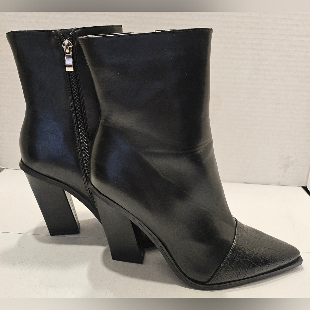 RAID Black Bootie size 8.